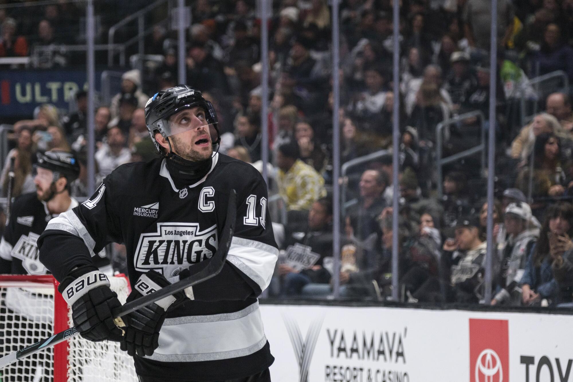 Kings center Anze Kopitar looks up at the scoreboard after missing an empty net goal attempt against the Flyers