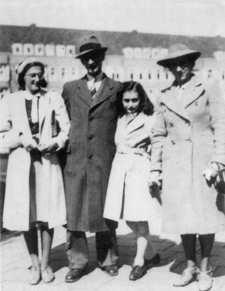 Black and white photo of Anne Frank with her family.