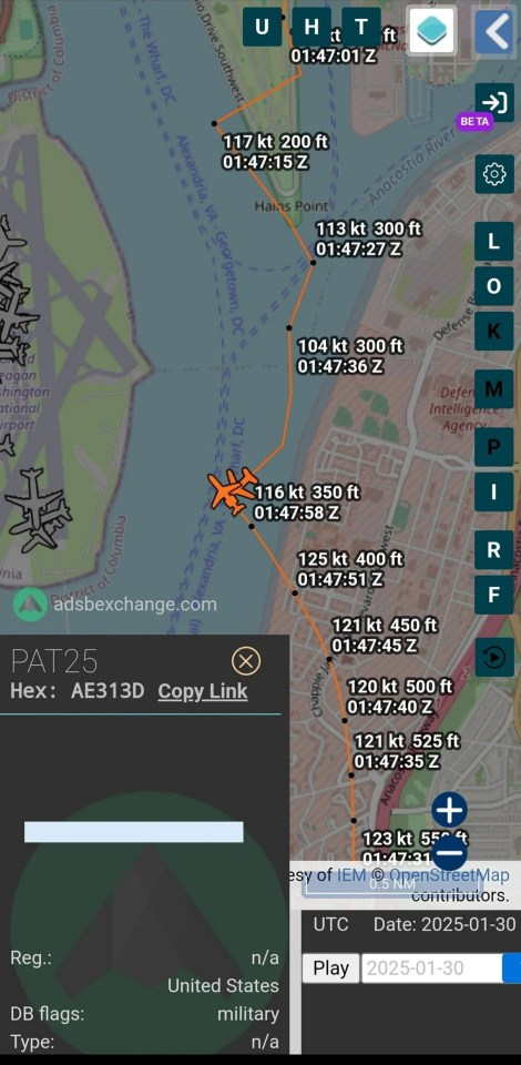 Flight path map showing aircraft speed and altitude.