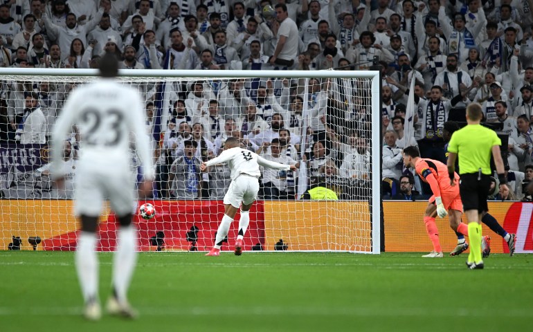 MADRID, SPAIN - JANUARY 22: Kylian Mbappe of Real Madrid scores his team's third goal during the UEFA Champions League 2024/25 League Phase MD7 match between Real Madrid C.F. and FC Salzburg at Estadio Santiago Bernabeu on January 22, 2025 in Madrid, Spain. (Photo by Denis Doyle/Getty Images)