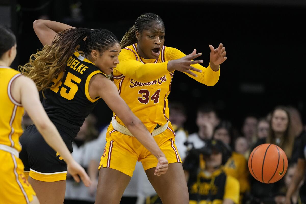 Clarice Akunwafo and USC had a tough time with Hannah Stuelke and Iowa on Sunday.