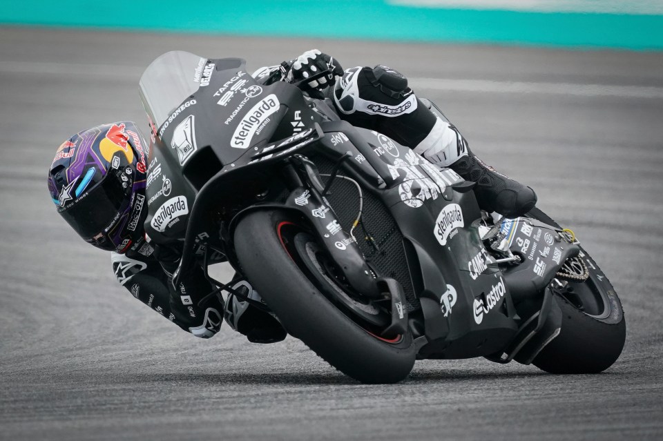 Jorge Martin leaning into a turn on his Aprilia MotoGP motorcycle.