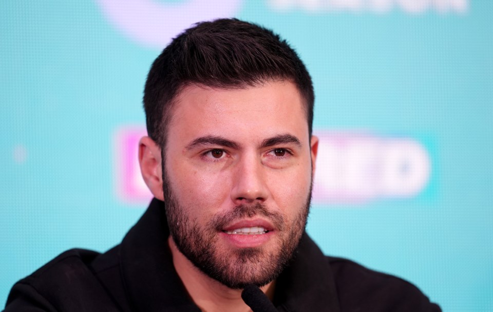 Headshot of boxing promoter Ben Shalom at a press conference.