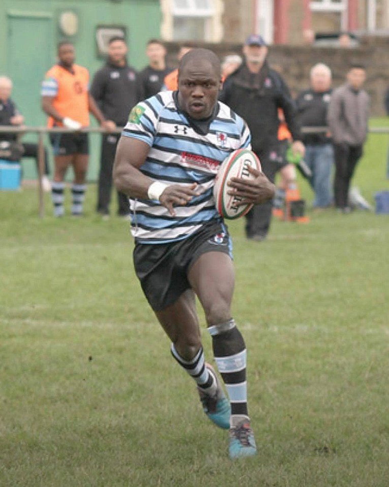 Rugby player Philip Pariyo running with a rugby ball.