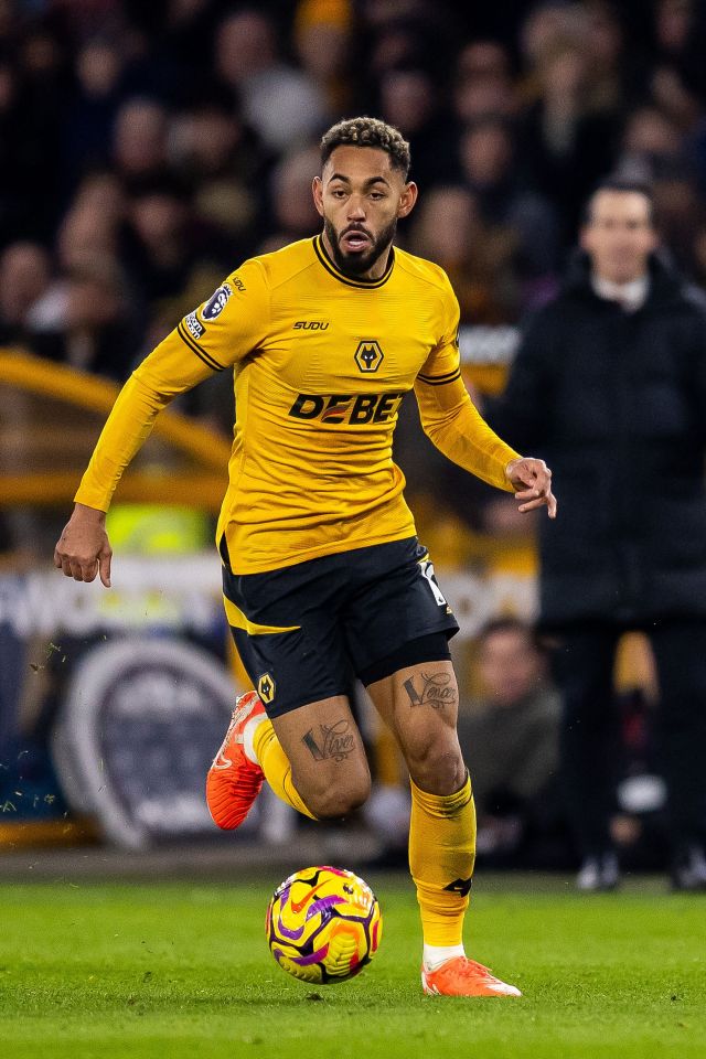 Matheus Cunha of Wolverhampton Wanderers dribbling the ball during a Premier League match.