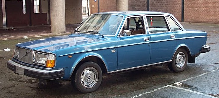 A blue Volvo 264 GLE car.