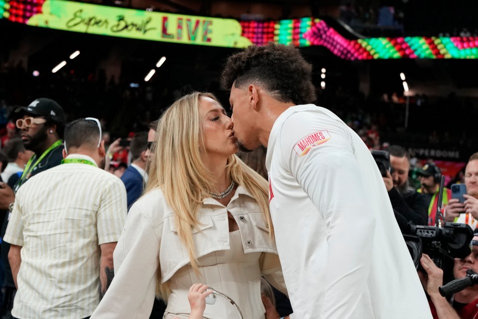 Patrick Mahomes kissing his wife before Super Bowl LIX.