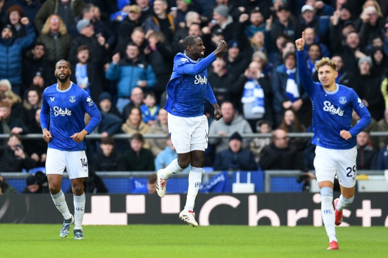 Soccer Football - Premier League - Everton v Leicester City - Goodison Park, Liverpool, Britain - February 1, 2025 Everton's Abdoulaye Doucoure celebrates scoring their first goal REUTERS/Peter Powell EDITORIAL USE ONLY. NO USE WITH UNAUTHORIZED AUDIO, VIDEO, DATA, FIXTURE LISTS, CLUB/LEAGUE LOGOS OR 'LIVE' SERVICES. ONLINE IN-MATCH USE LIMITED TO 120 IMAGES, NO VIDEO EMULATION. NO USE IN BETTING, GAMES OR SINGLE CLUB/LEAGUE/PLAYER PUBLICATIONS. PLEASE CONTACT YOUR ACCOUNT REPRESENTATIVE FOR FURTHER DETAILS..