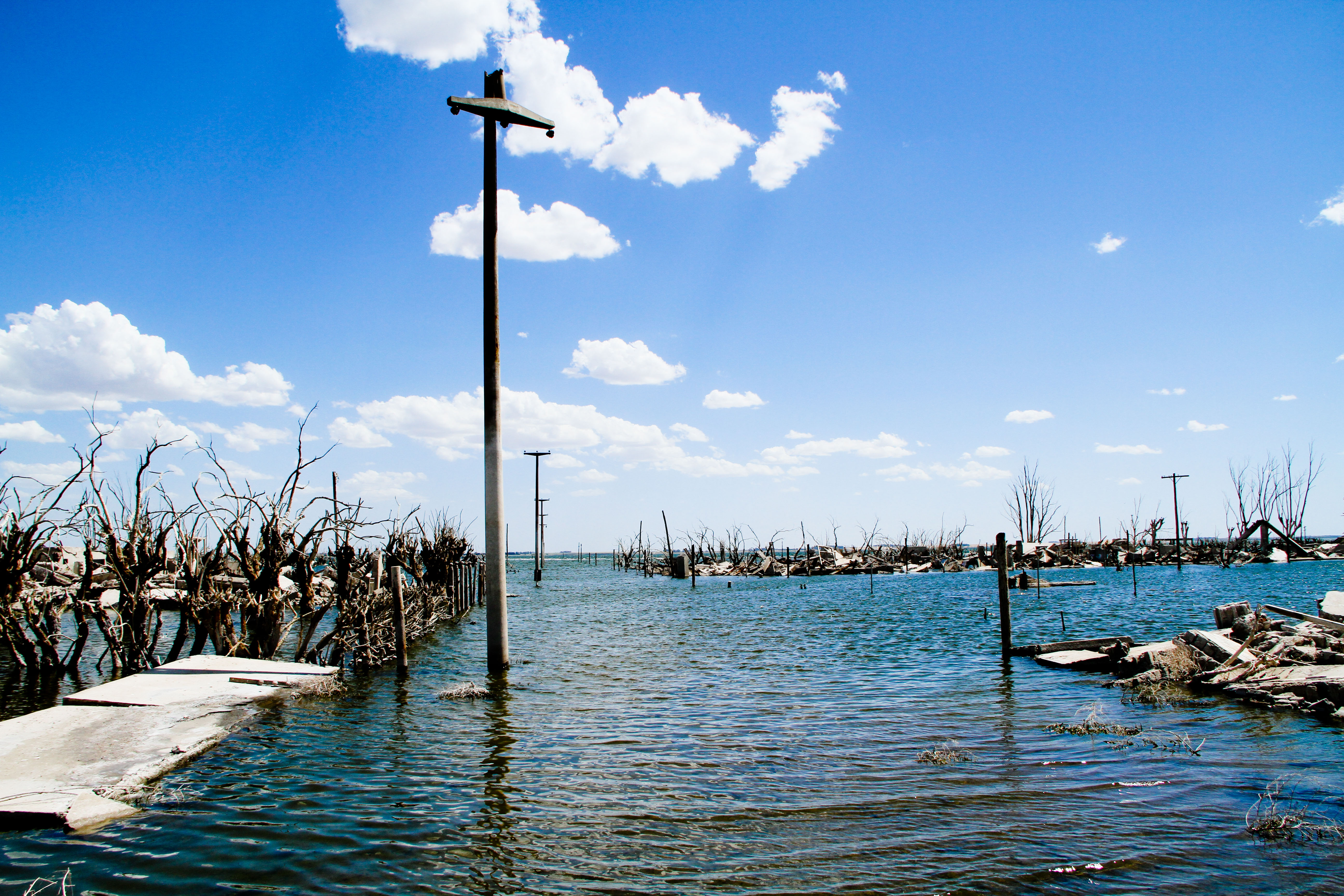 The town's ruins are on the edge of Laguna Epecuen, 7km north of the city of Carhue