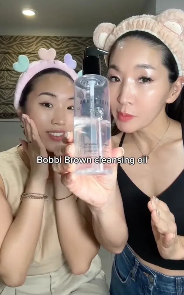 Aylen's mom claimed to have been using a Bobbi Brown cleansing oil for over 25 years