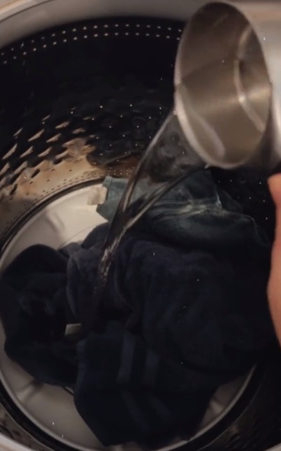 She washed her towels with white vinegar and again with baking soda