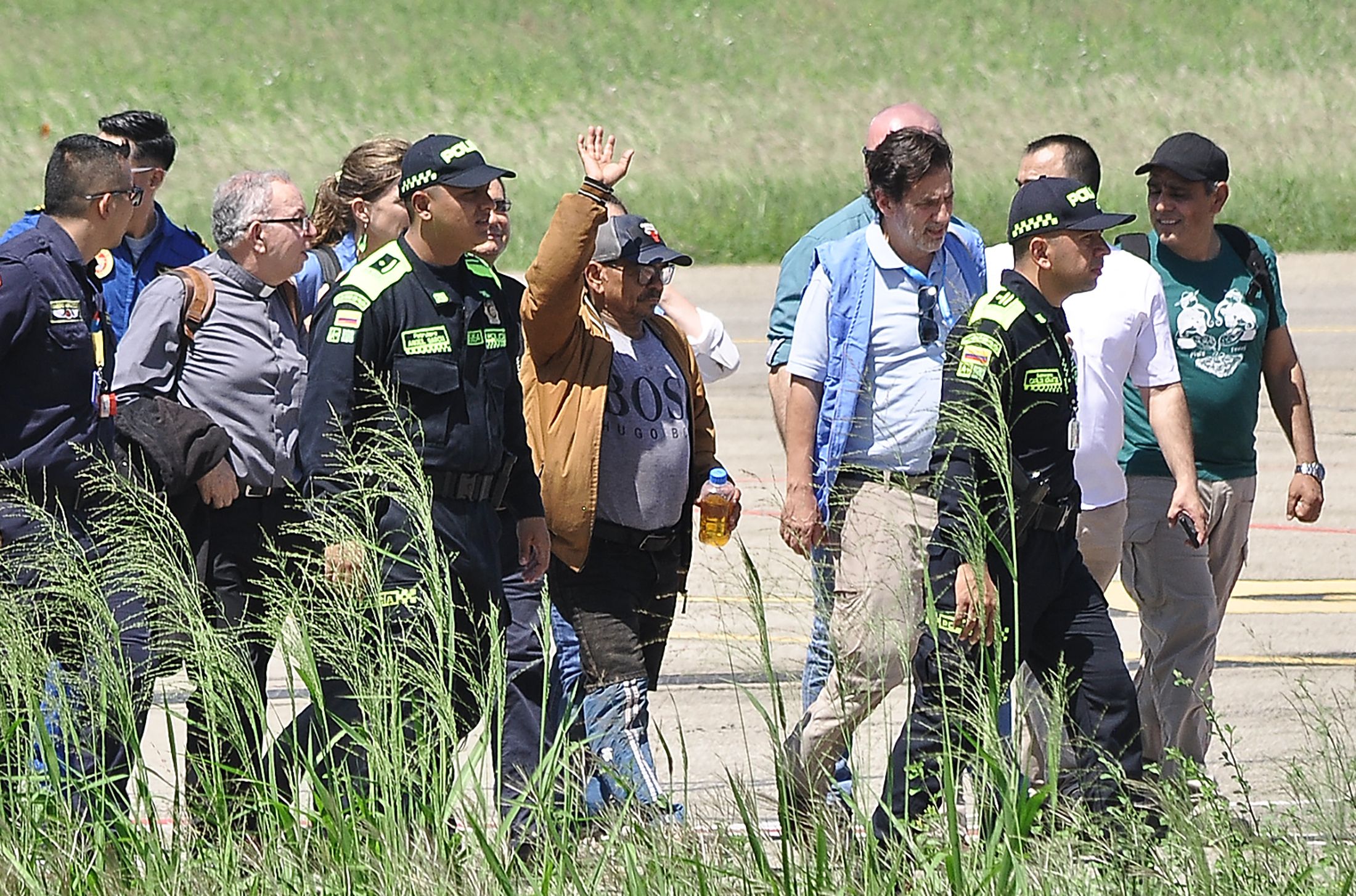 Luis Diaz's dad waving to press at the airport after he was released