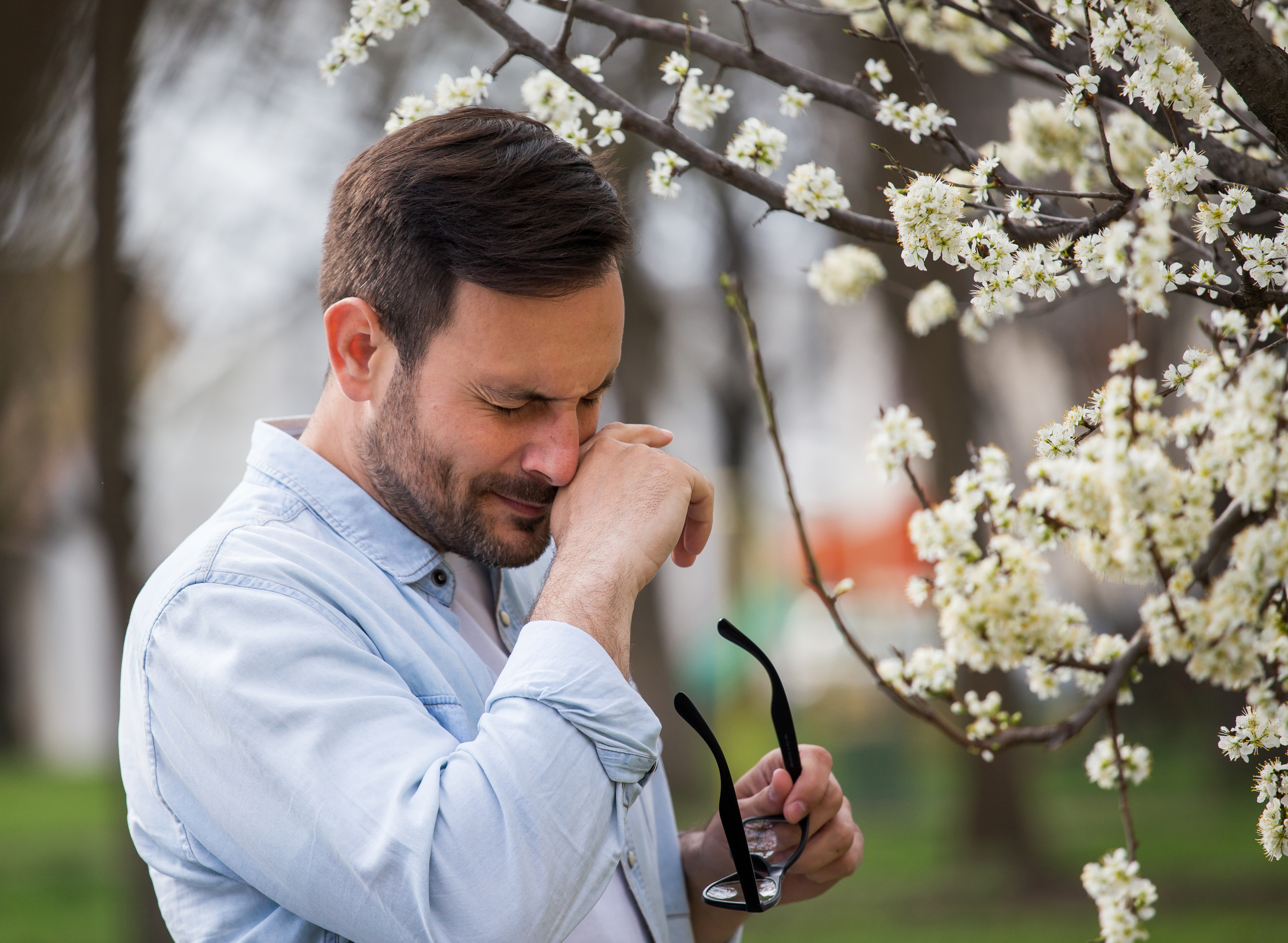 His allergies became unbearable thanks to his mother-in-law's perfume