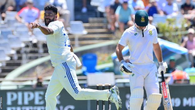 Mohammed Siraj celebrates wicket