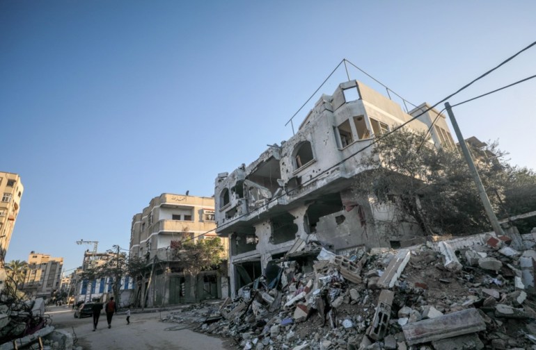 epa11134690 Destroyed houses in Al Bureij refugee camp, Gaza Strip, 07 February 2024, following Israeli air strikes. More than 27,500 Palestinians and over 1,300 Israelis have been killed, according to the Palestinian Health Ministry and the Israel Defense Forces (IDF), since Hamas militants launched an attack against Israel from the Gaza Strip on 07 October 2023, and the Israeli operations in Gaza and the West Bank which followed it. EPA-EFE/MOHAMMED SABER