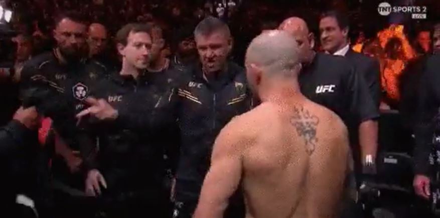 Fans thought Zuckerberg looked awkward inside the octagon