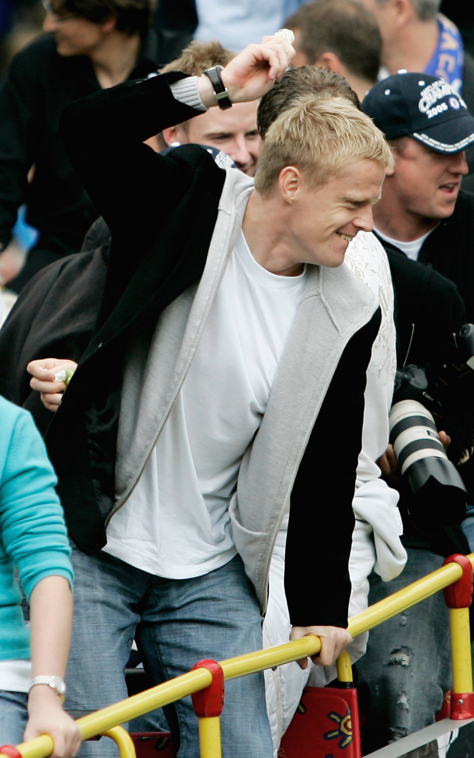 Damian Duff lobbed some celery back at supporters in a 2006 trophy parade