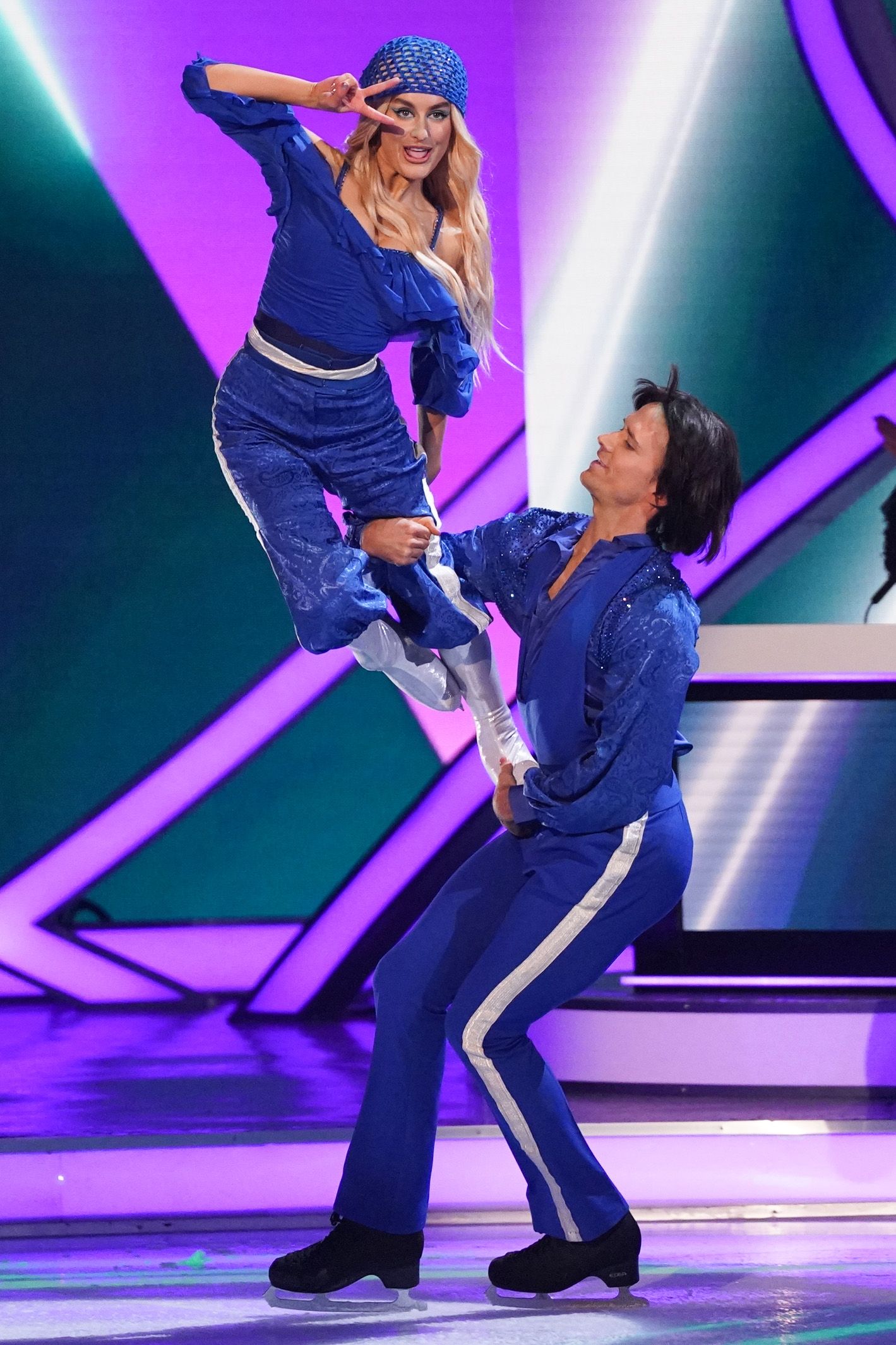 Amber Davies and Simon Senecal  found herself in the skate off this evening