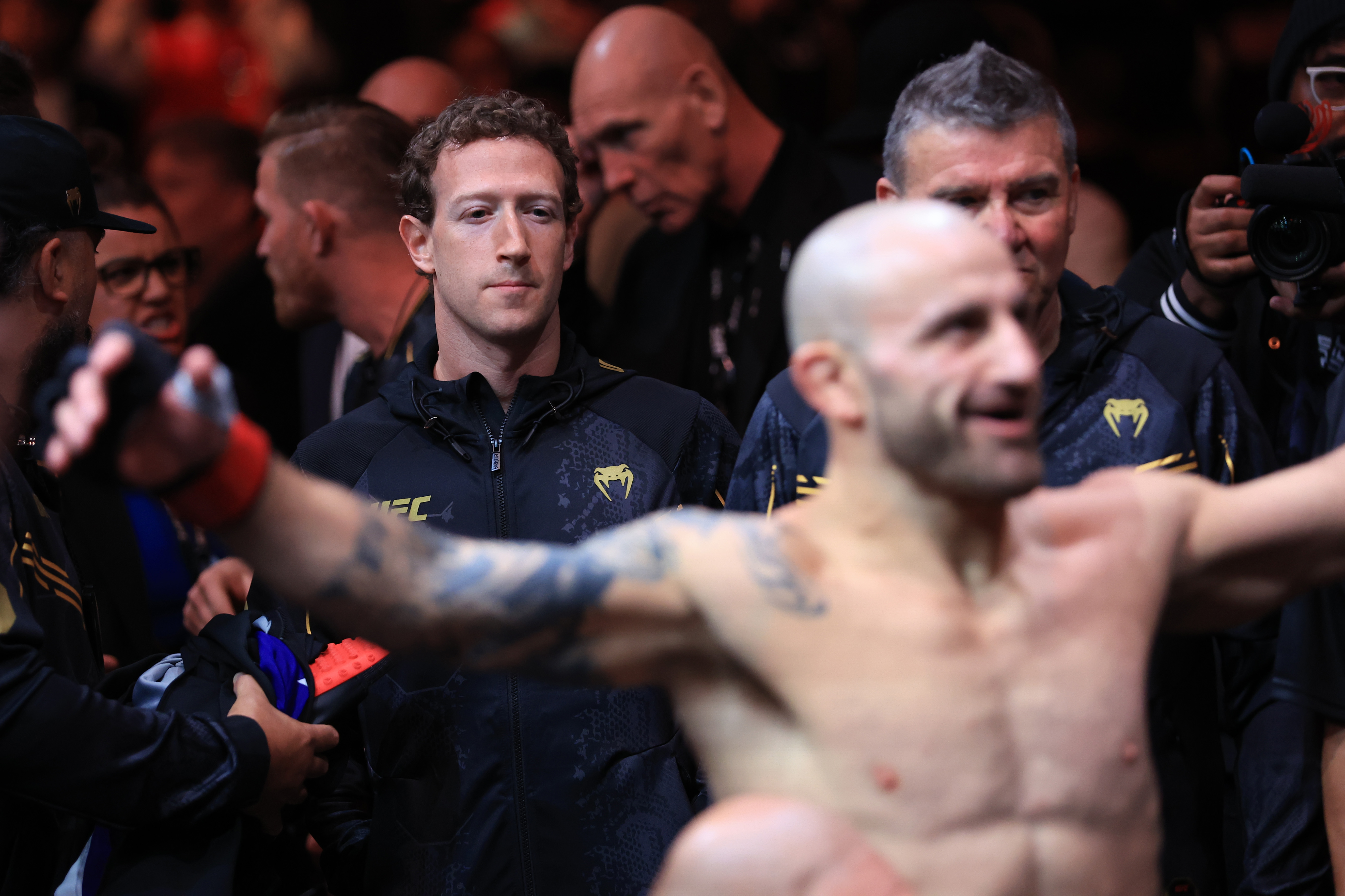 Mark Zuckerberg was in Alexander Volkanovski's corner at UFC 298