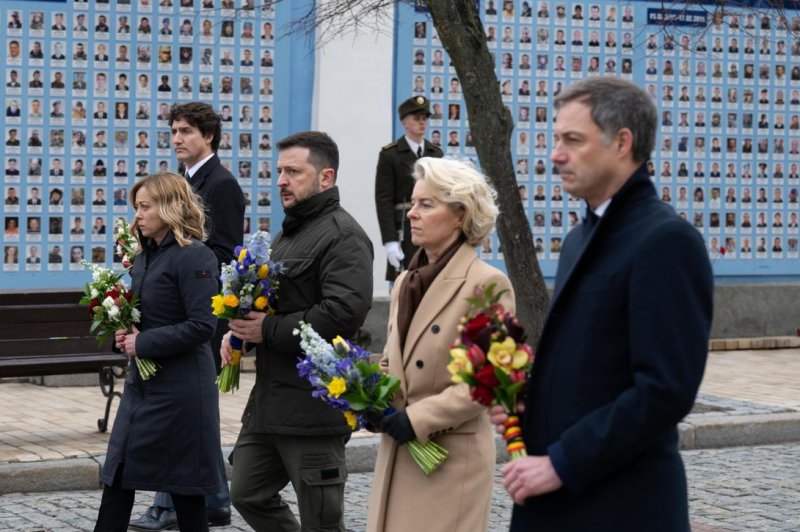 Canadian Prime Minister Justin Trudeau, Italian Prime Minister Giorgia Meloni, Ukrainian President Volodymyr Zelensky, European Commission President Ursula von der Leyen and Prime Minister of Belgium Alexander De Croo (L-R) attend a wreath laying ceremony on the second anniversary of the Russian invasion of Ukraine in Kyiv on Saturday. Photo Italian Government Press Office/EPA-EFE