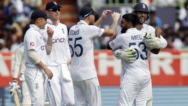 England players celebrating after Rehan Ahmed takes an India wicket courtesy of a Ben Foakes catch