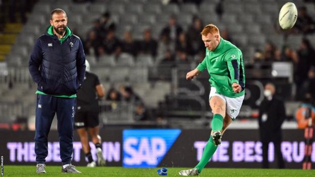 Andy Farrell watches Frawley practise goalkicking during Ireland's tour of New Zealand in 2022