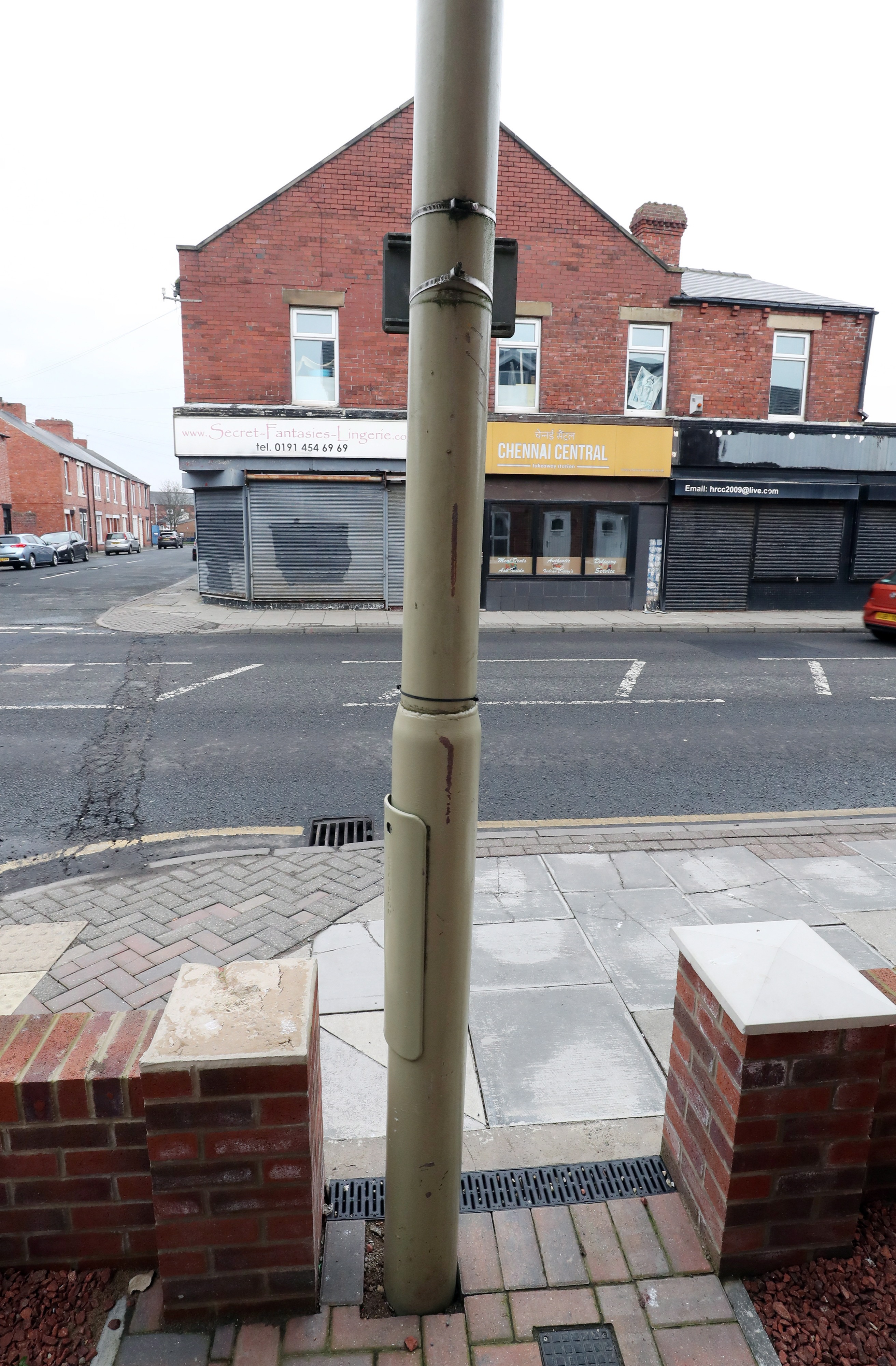 Buyers appear to have been put off by the lampposts,