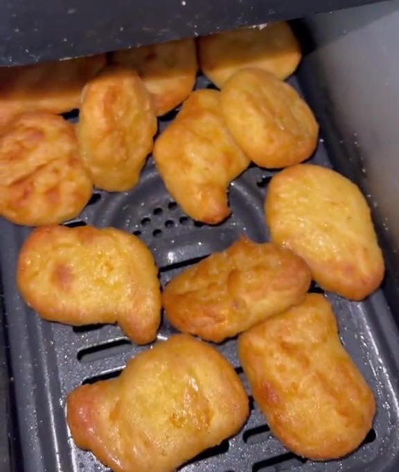 Once she'd air fried the nuggets, they looked even more like the Maccies ones