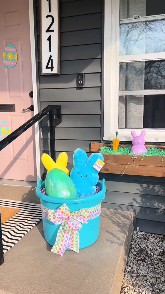 A spray-painted bucket added a pop of color with a bright ribbon and stuffed bunnies