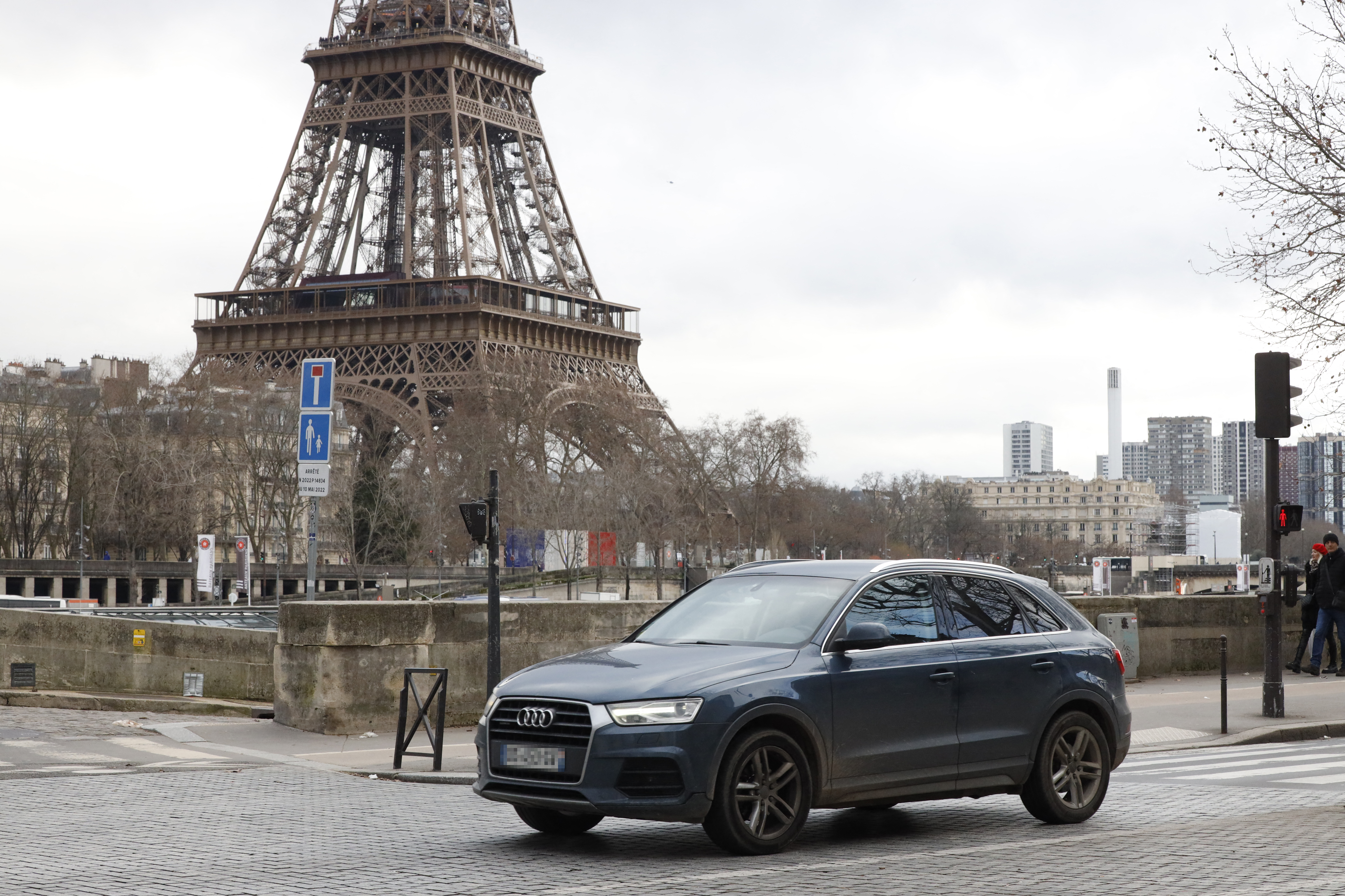 SUVs in Paris are now paying £15 an hour for parking