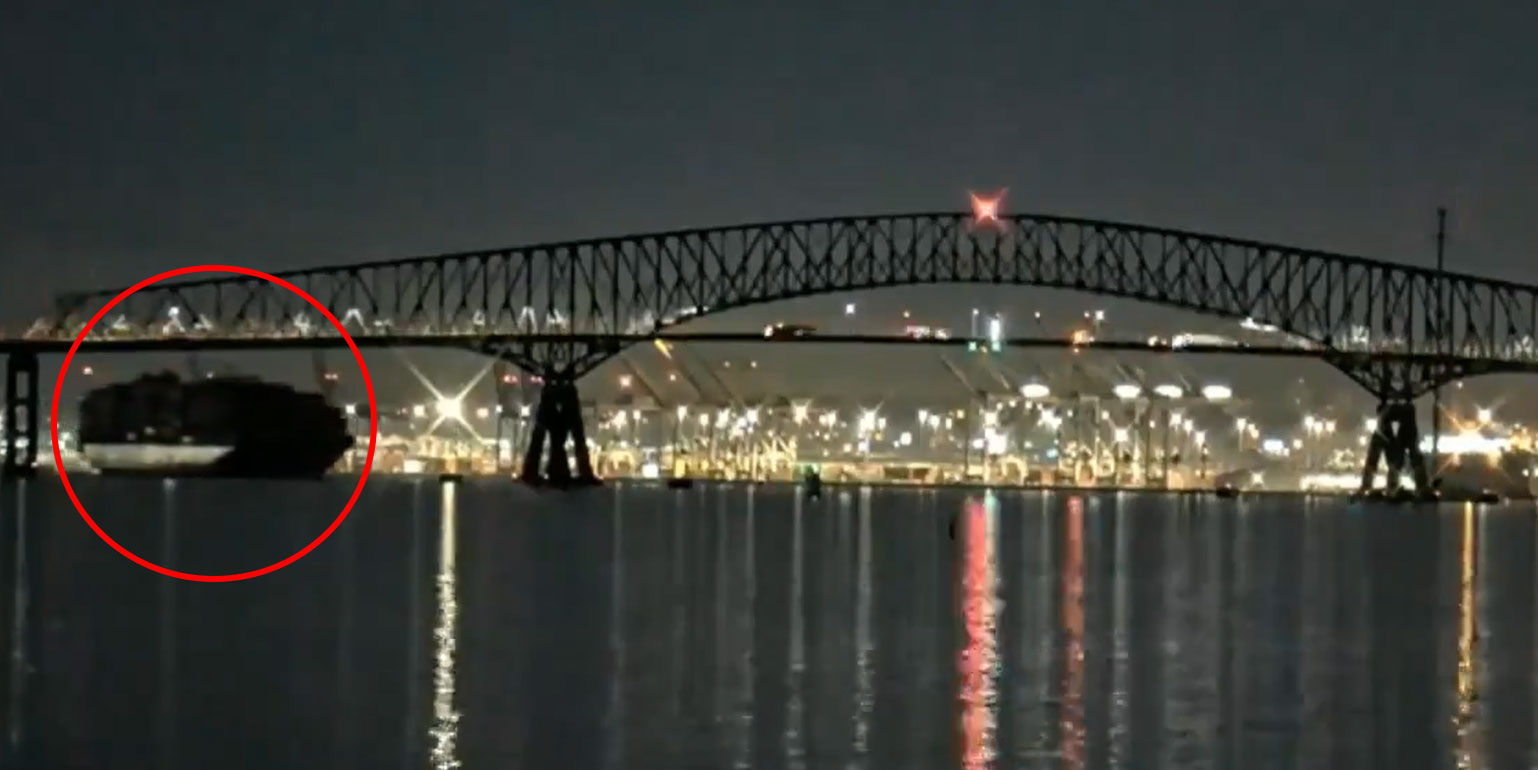 The Dali cargo ship appeared to have a total blackout moments before it struck the bridge