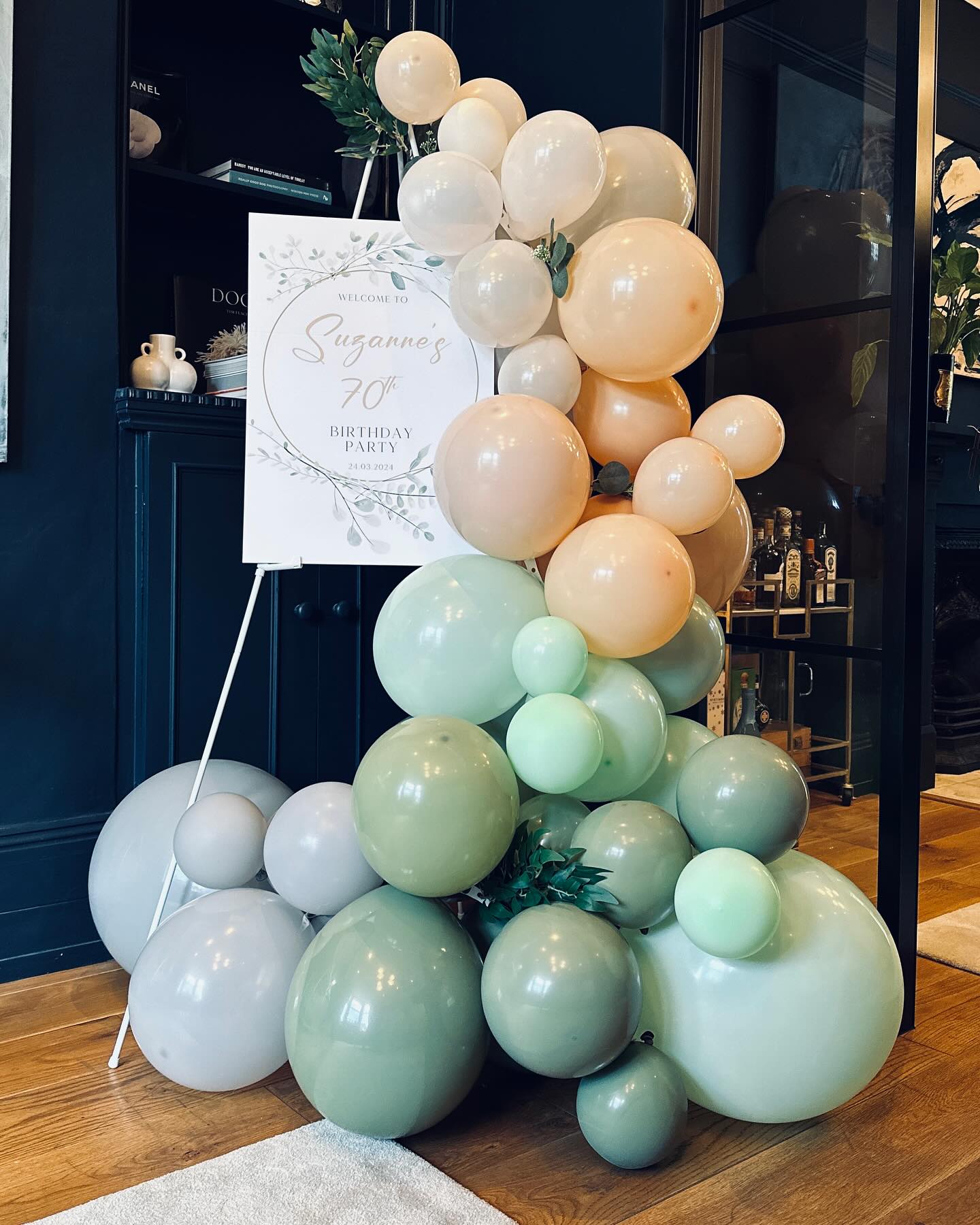 She made her own balloon arch for a family birthday party