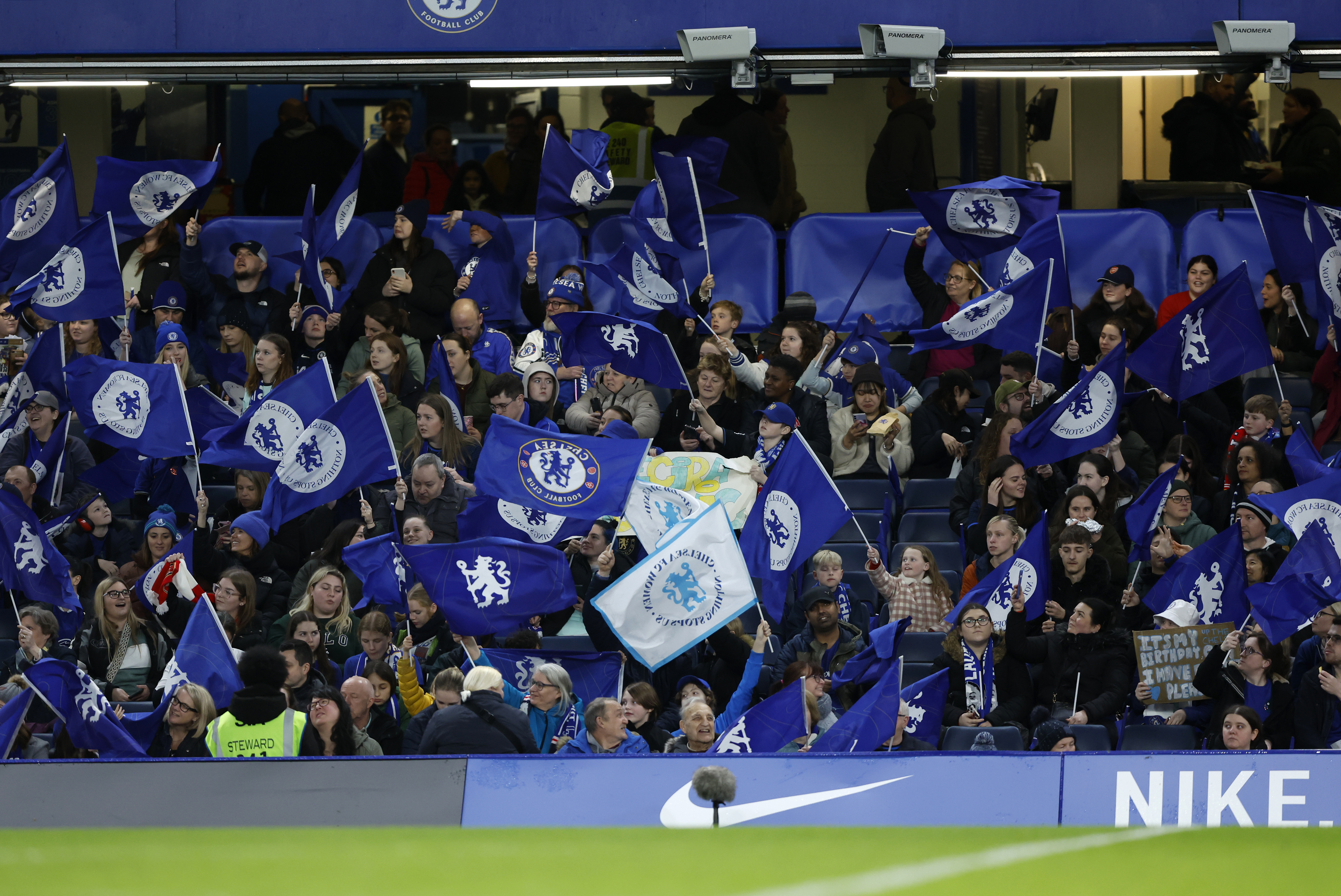 A bumper Stamford Bridge crowd were forced to wait for WSL action