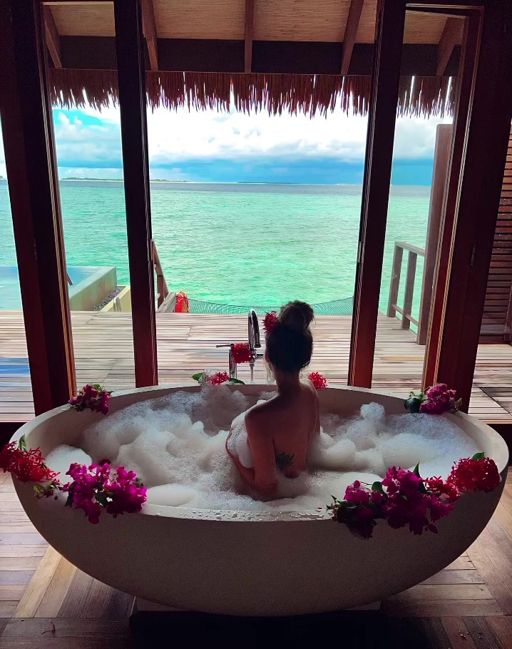 Laura Anderson shared a throwback photo in the the Maldives