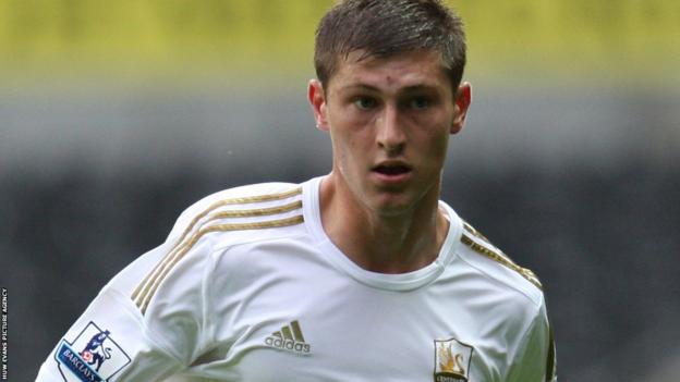 Ben Davies playing for Swansea