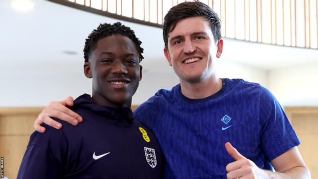 Kobbie Mainoo (left) on England duty with his Manchester United team-mate Harry Maguire