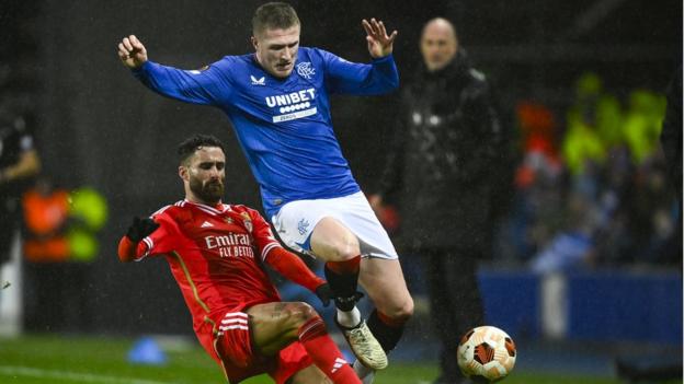 Rangers midfielder John Lundstram playing against Aberdeen