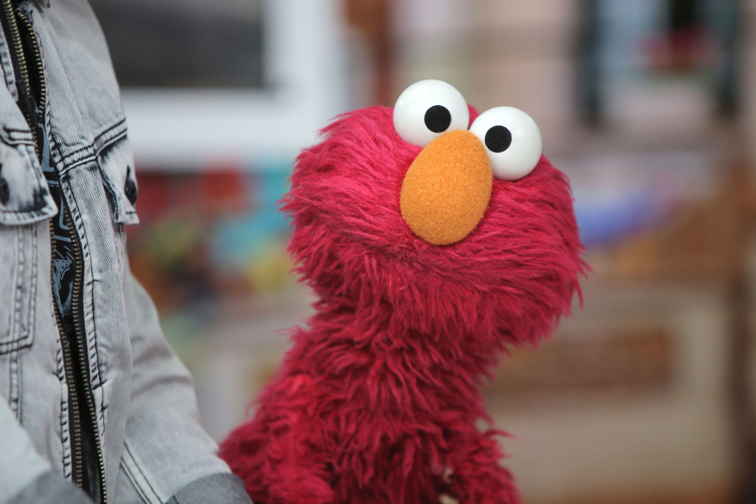 Sesame Street muppet Elmo had a run-in with New York cops while posing for pictures with tourists