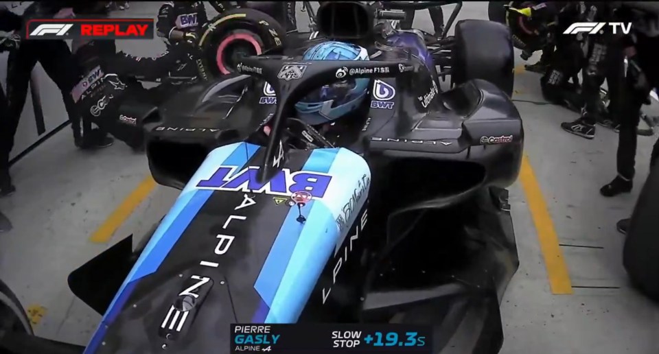 Alpine's mechanic fell to the floor