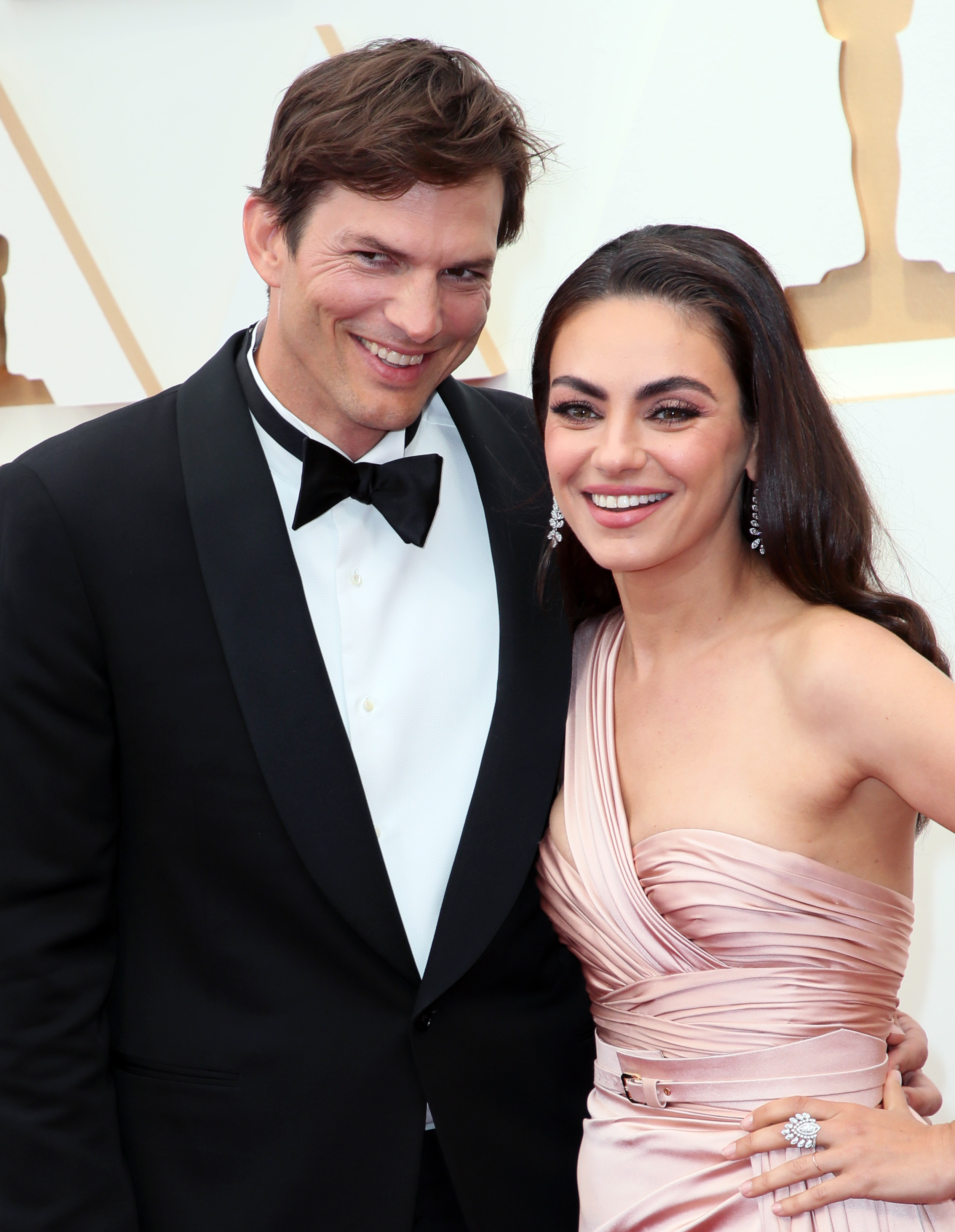 That 90s Show has lost two cast members in the shape of Mila Kunis and Ashton Kutcher