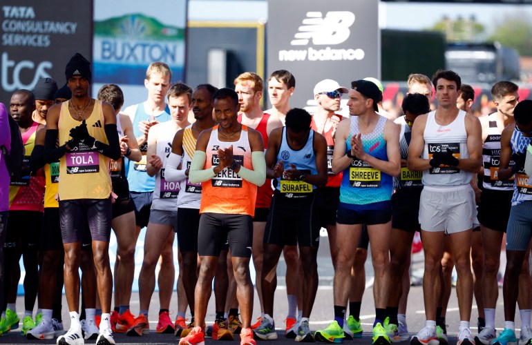 Athletics - London Marathon - London, Britain - April 21, 2024 General view during a moments applause in tribute to former runner Kenya's Kelvin Kiptum before the start of the men's elite race REUTERS/John Sibley