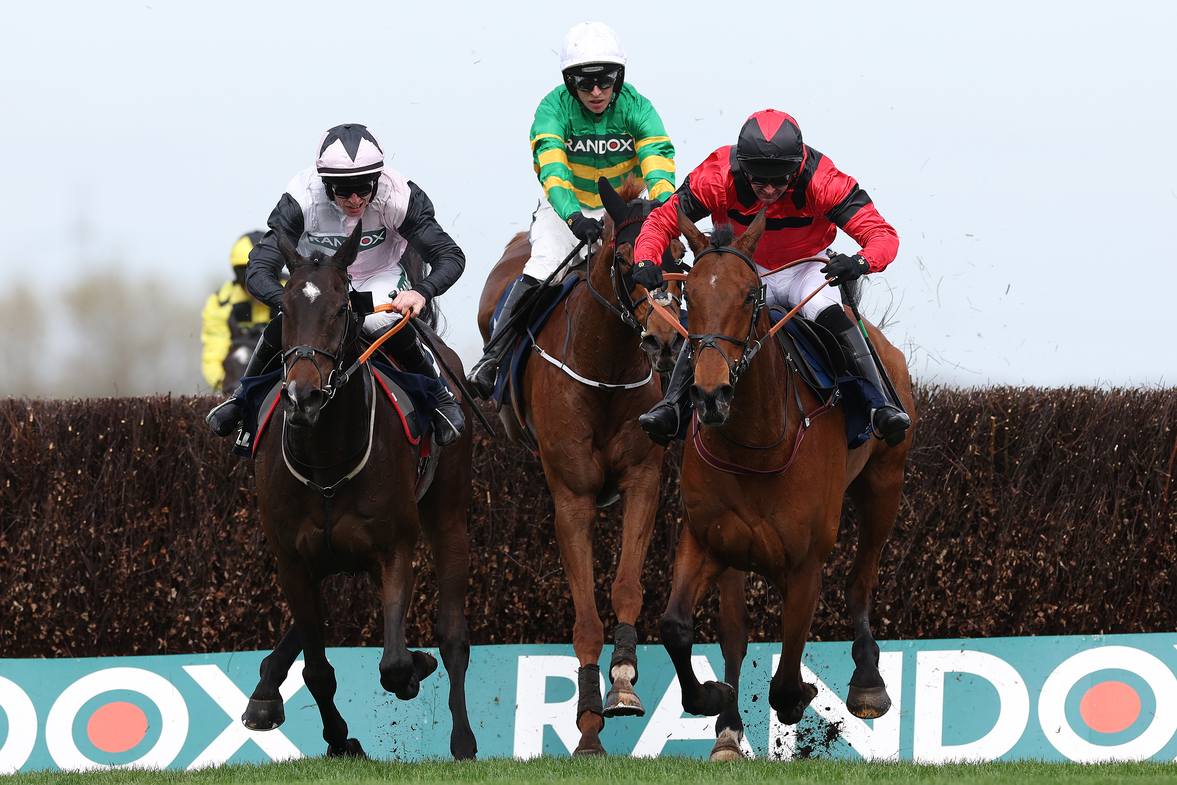 The Weatherby's is underway to wrap up Grand National day at Aintree