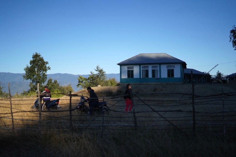 refugees on the Kenbo-125s in Zokhawthar