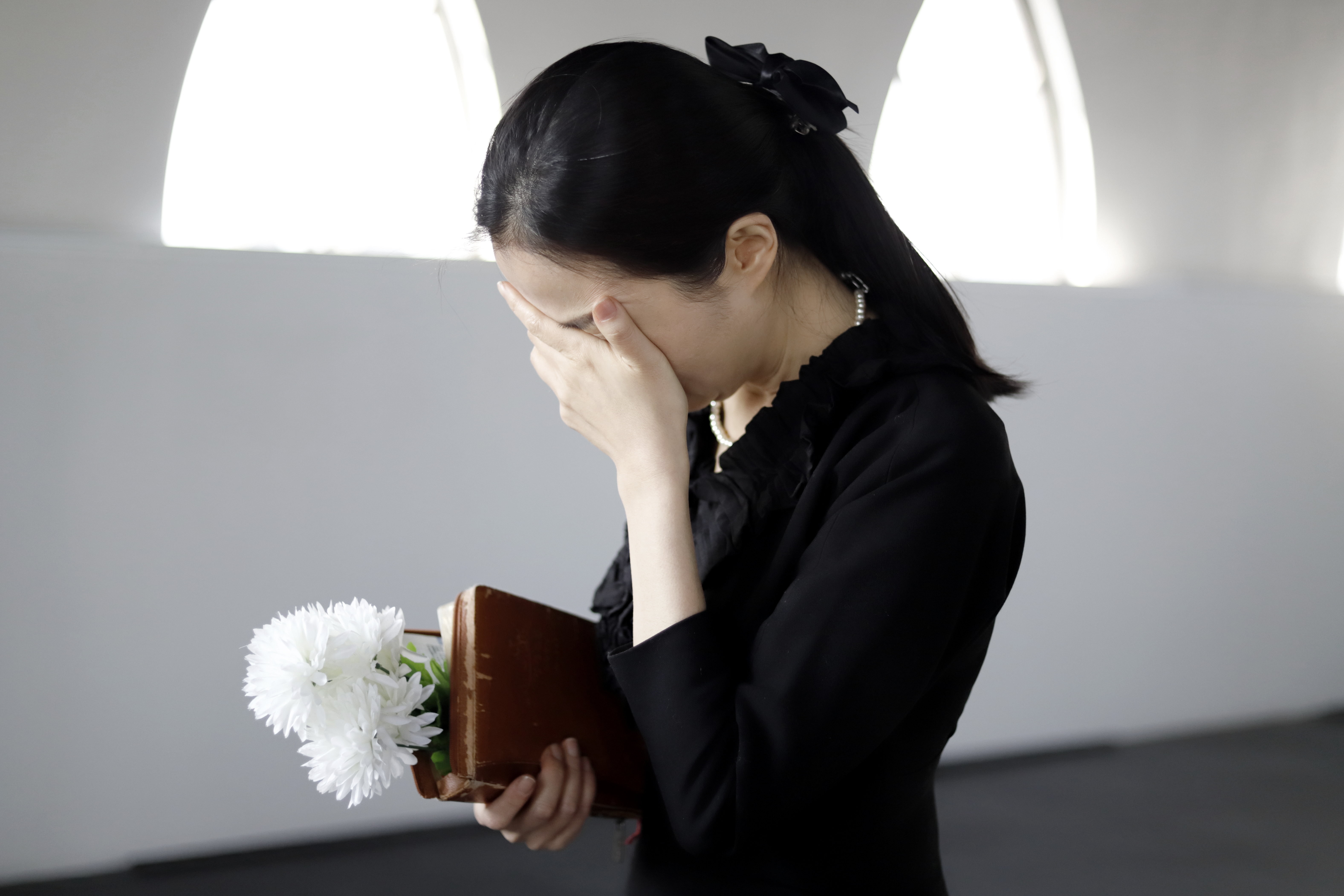 A mourning woman was shocked to find out what her fiance had done to her mother's ashes