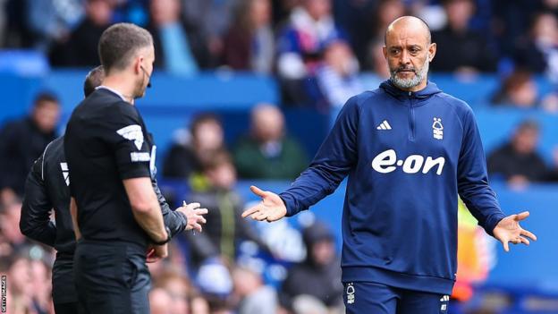 Nottingham Forest boss Nuno Espirito Santo said he was "disappointed" with the officials' failure to award his side a penalty on three separate occasions against Everton