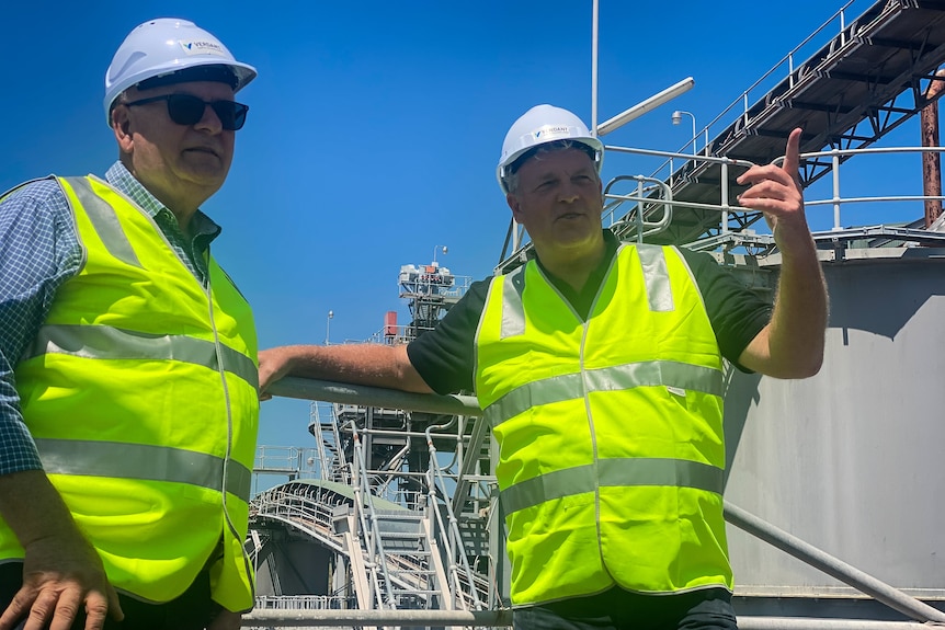 two men in hi-viz in conversation.