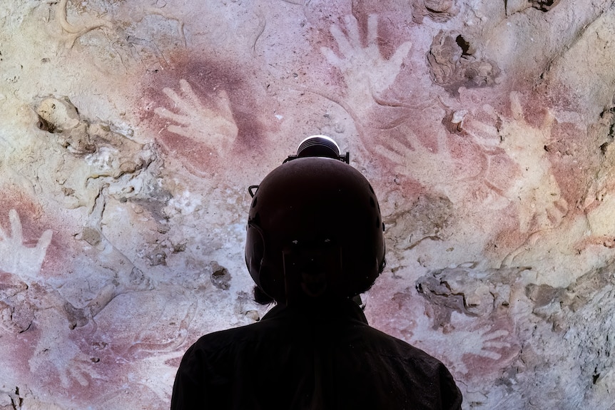 Traditional Indigenous art in Nullarbor Caves.