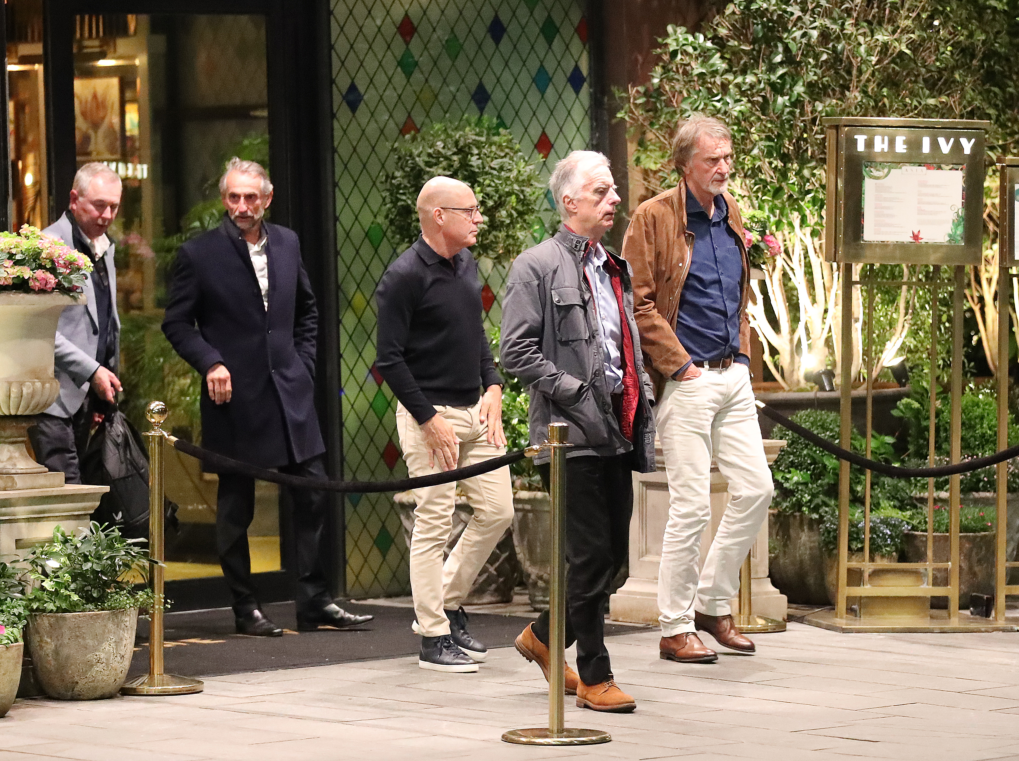 The Man Utd chiefs were joined by three other men for the bite to eat