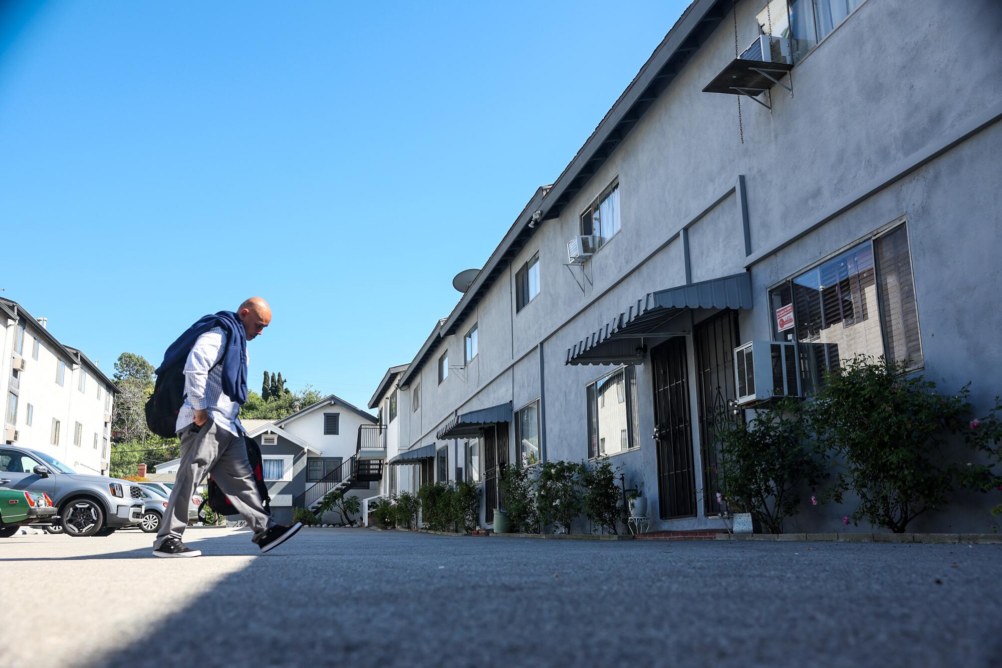  A developer has been seeking to raze 17 apartments on Toland Way in Eagle Rock, replacing them with an affordable housing. 