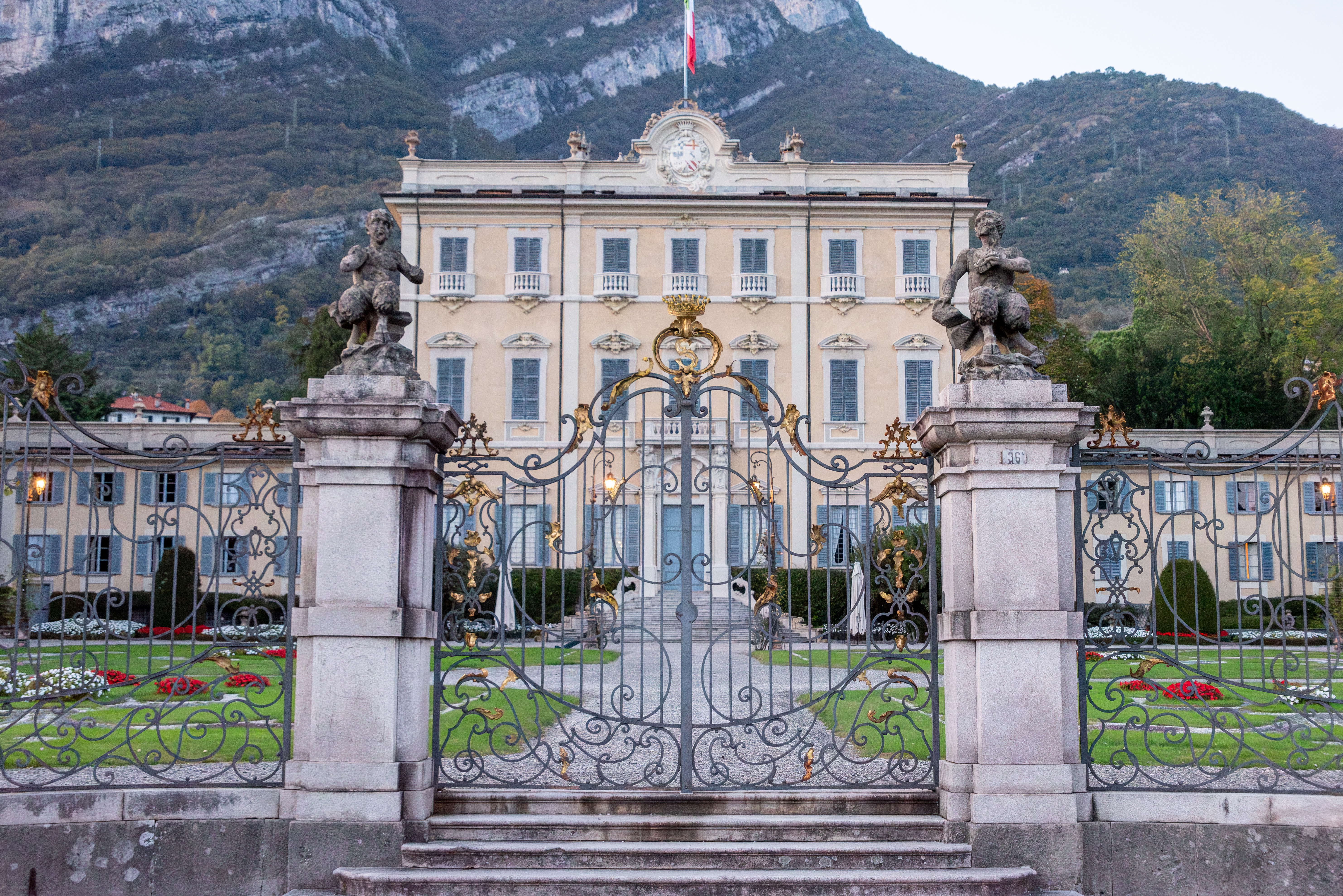 Greta Garbo, Alfred Hitchcock, and Frank Sinatra have all visited the hotel